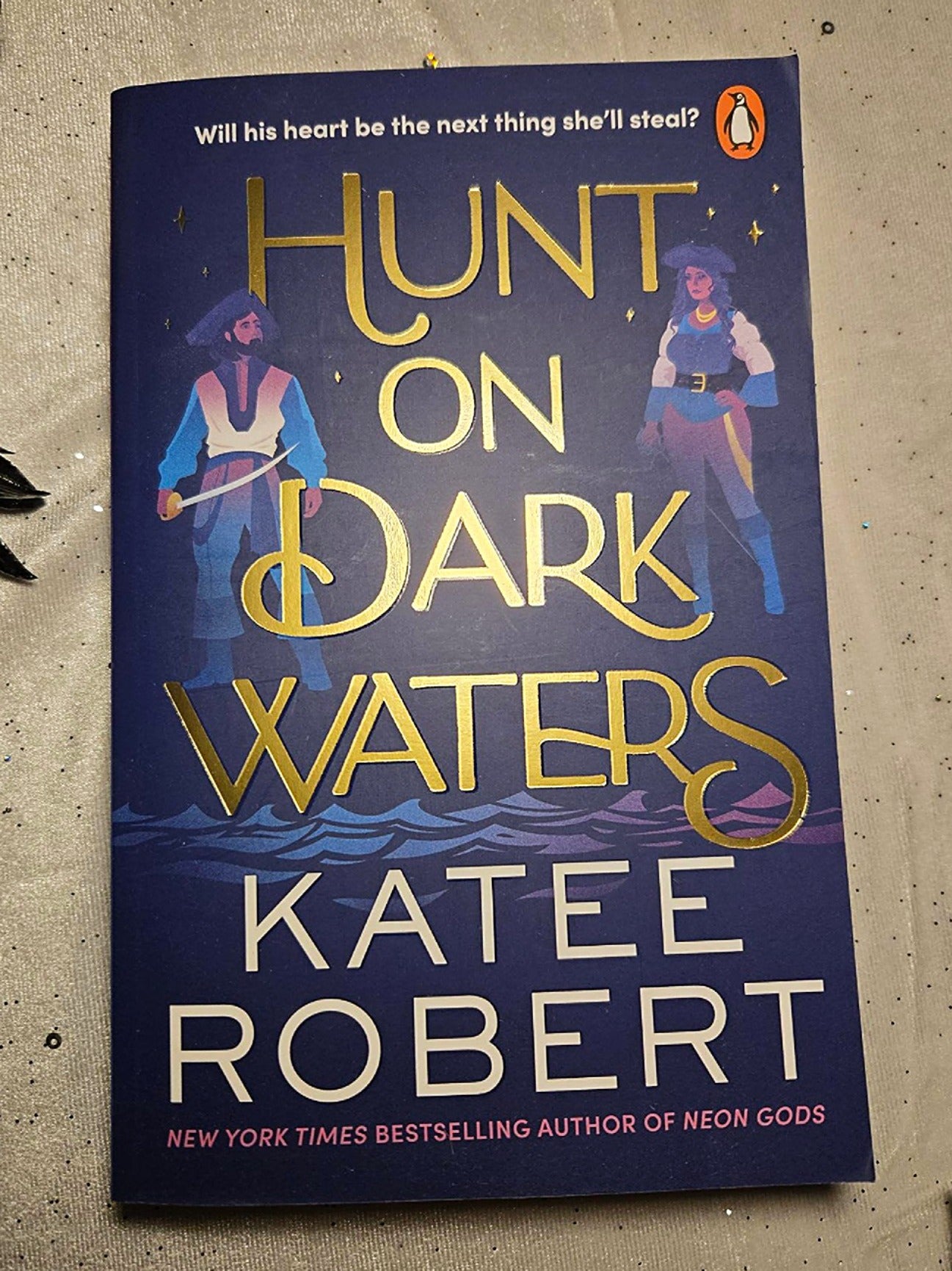 Hunt On Dark Waters, Katee Robert (softback)