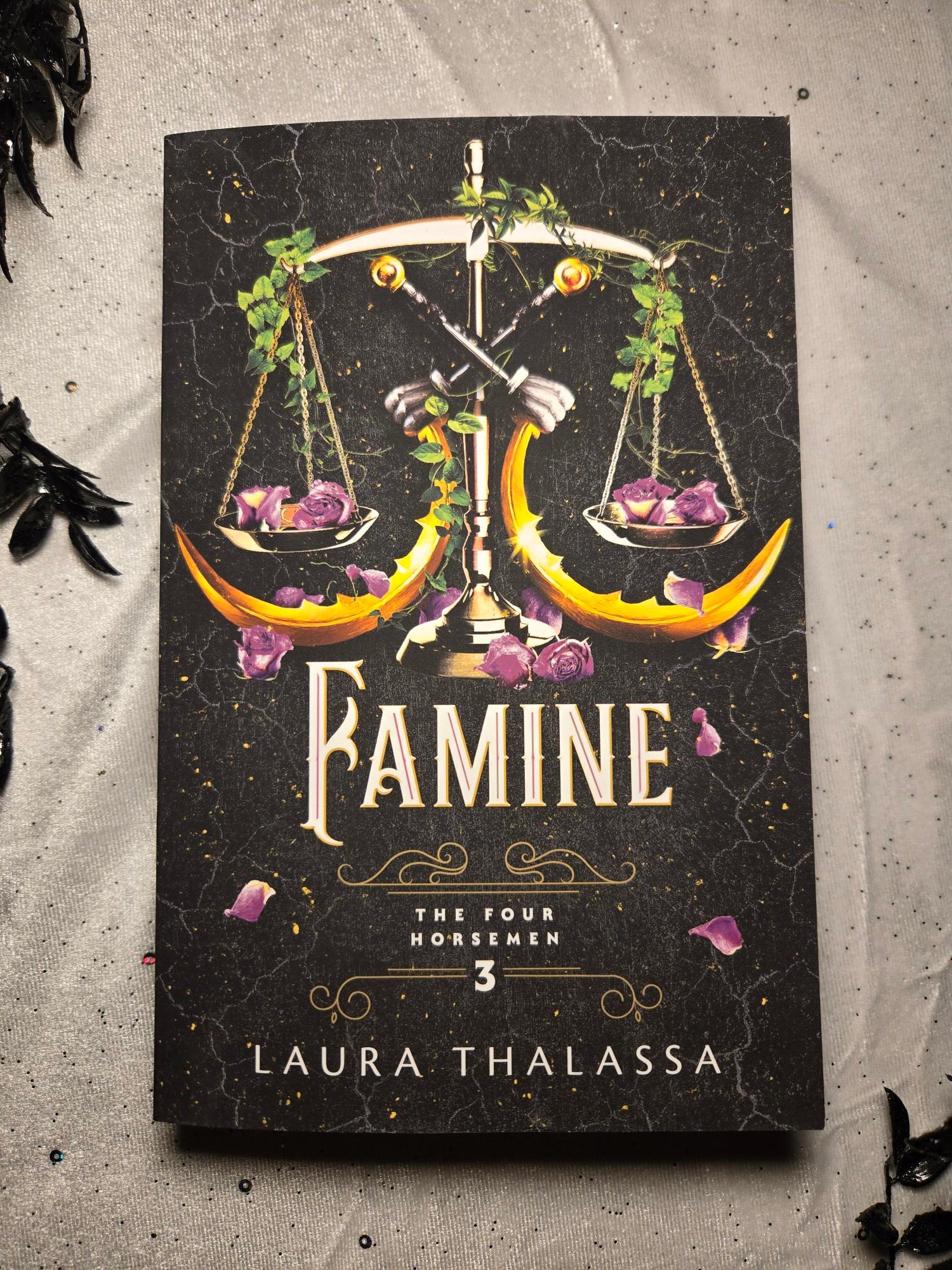 Famine, Laura Thalassa (softback)