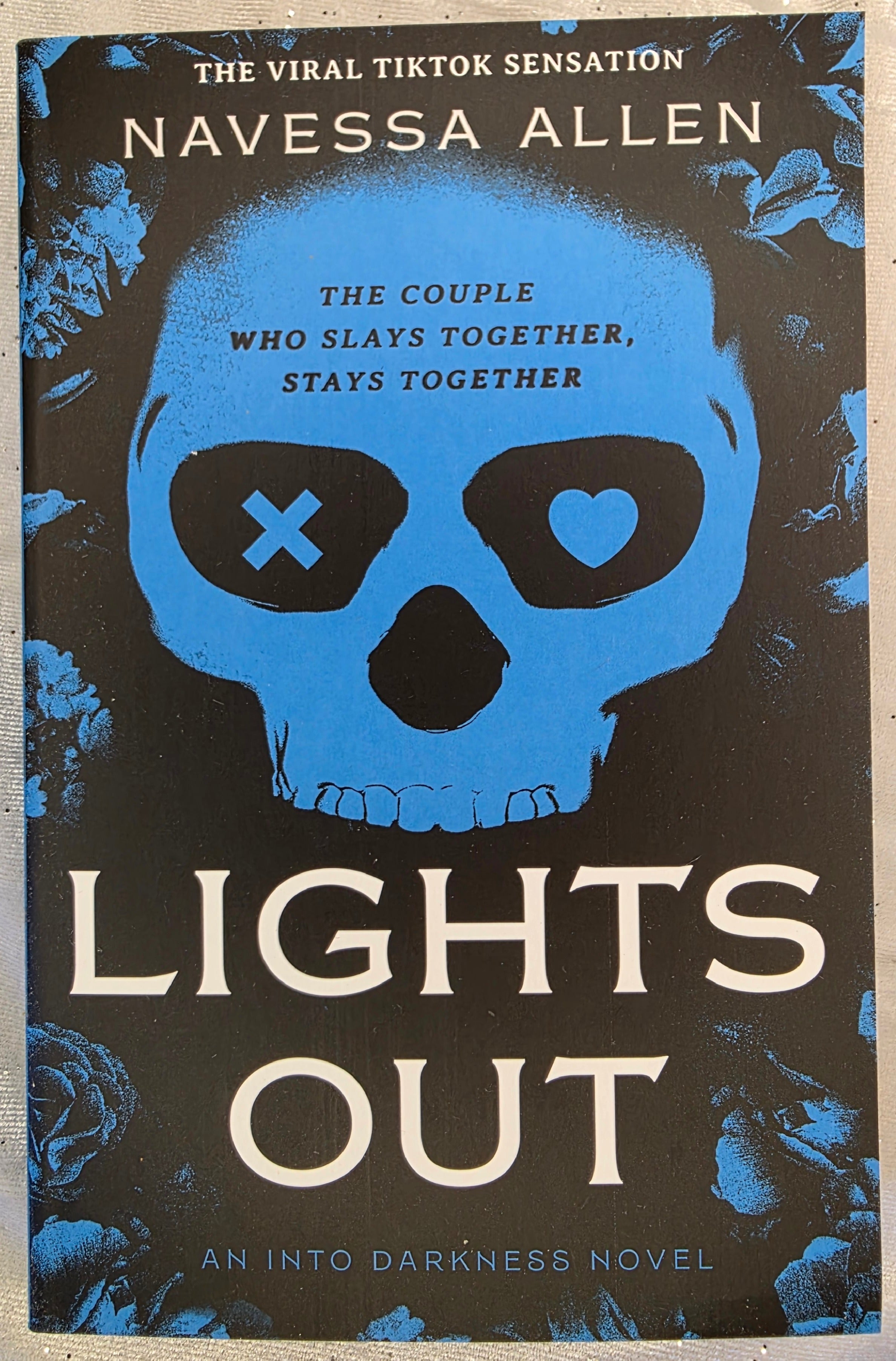 Lights Out, Navessa Allen (softback)