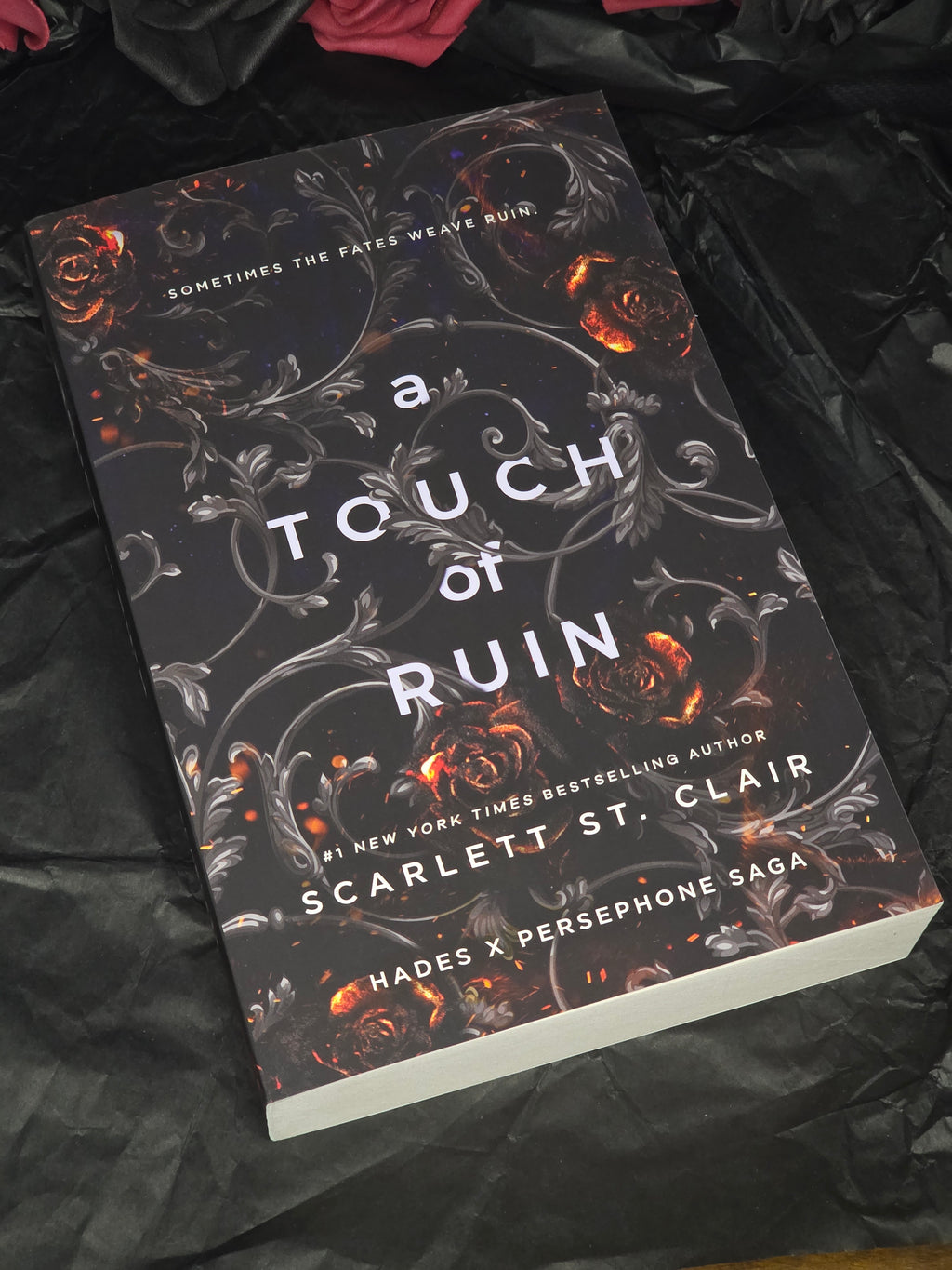 A Touch of Ruin, by Scarlett St. Clair (softback, english edition)