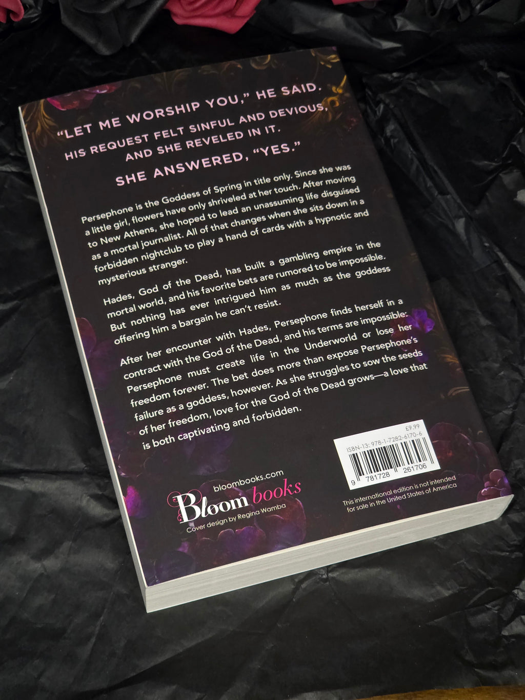 A Touch of Darkness, av Scarlett St. Clair | Hades Persephone BookTok (pocketutgåva, engelska)