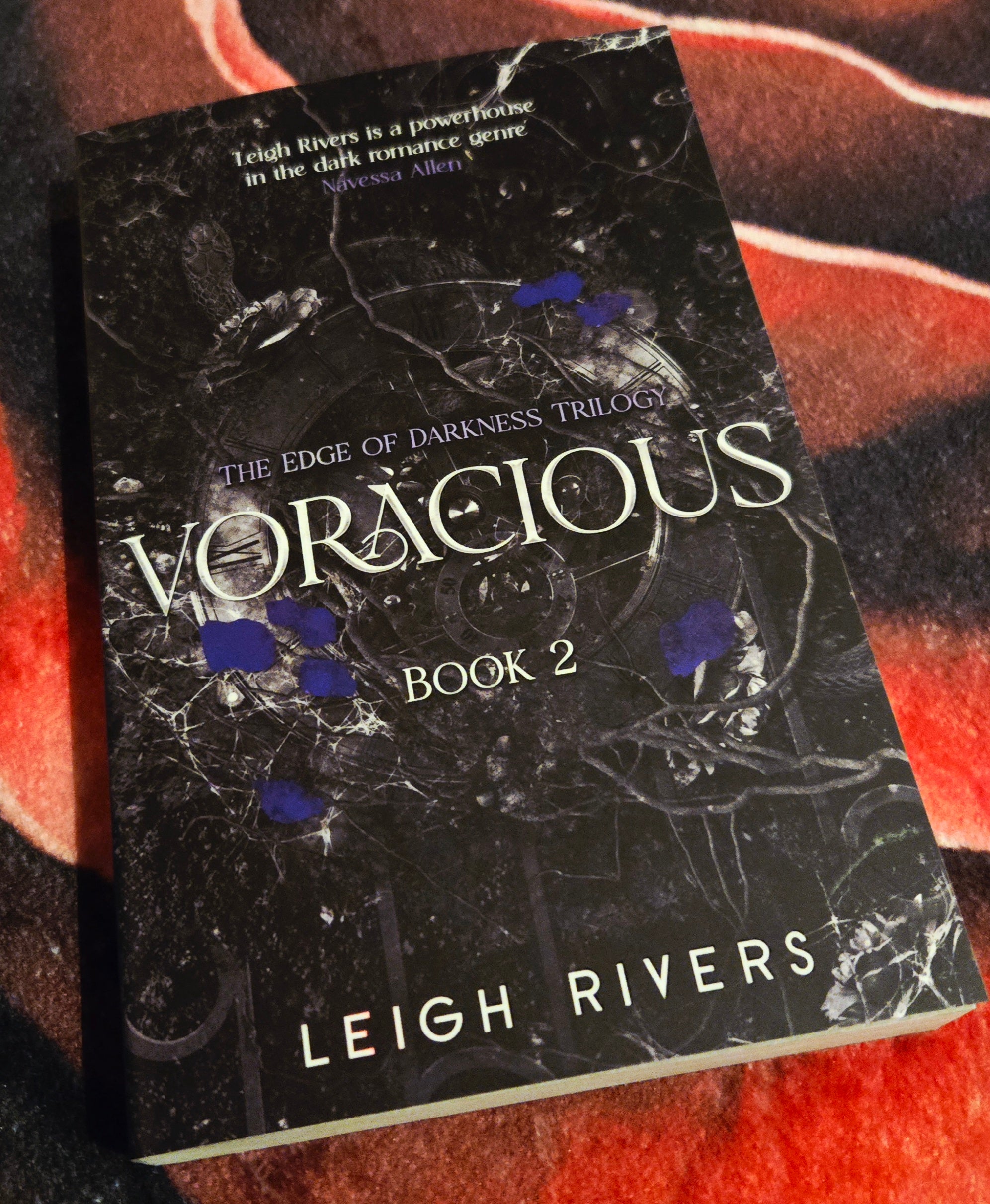 Voracious (Edge of Drakness #2) (Deluxe Edition), by Leigh RIvers (softback, english edition)