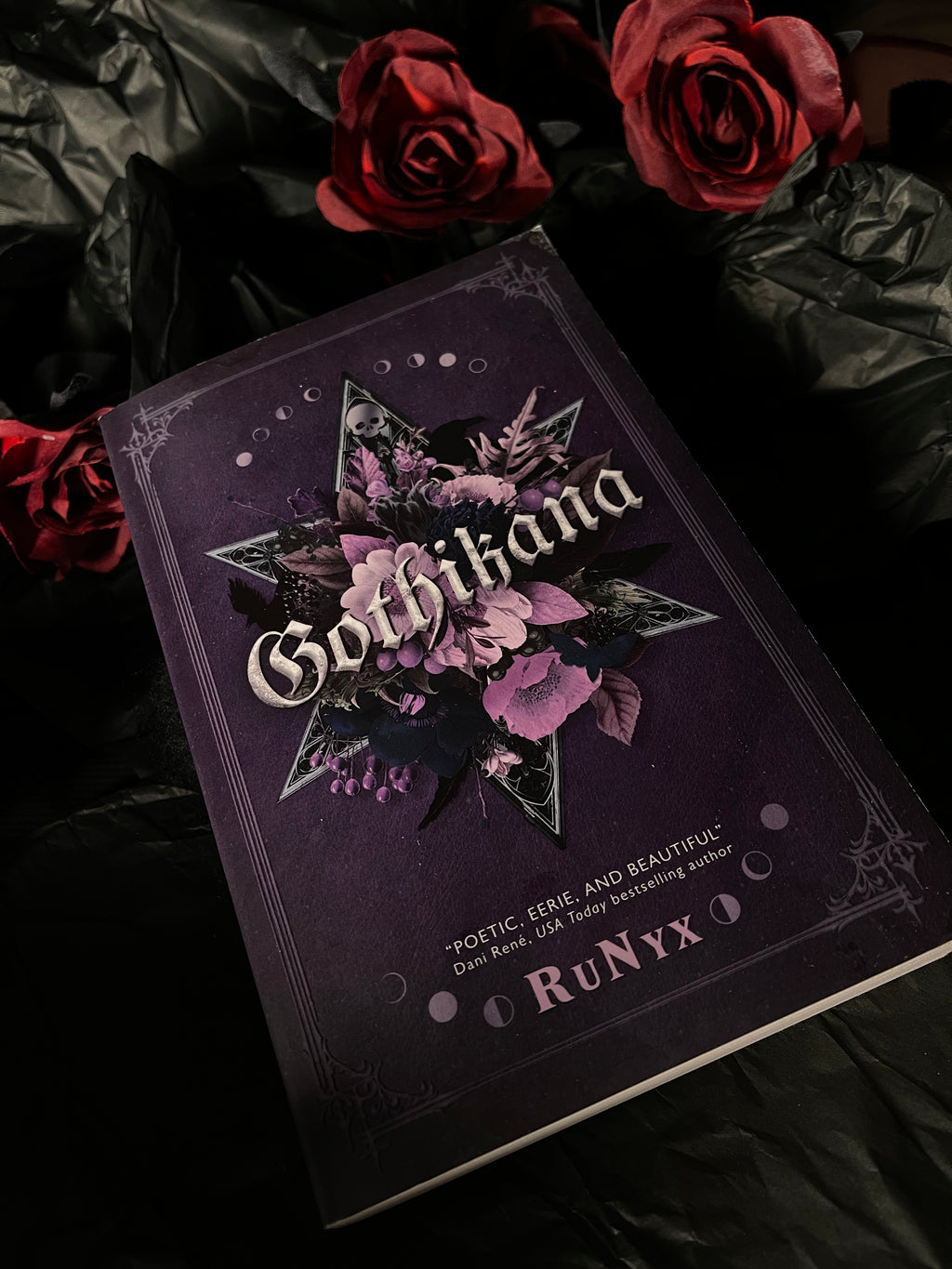 Gothikana, av RuNyx (häftad, engelsk utgåva)